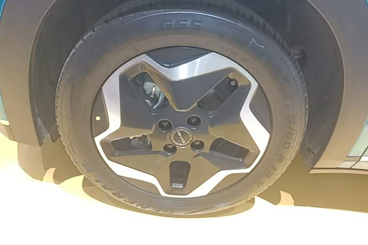 Used BYD Dolphin 2021 405 km Fashion Edition Left Front Wheel Hub