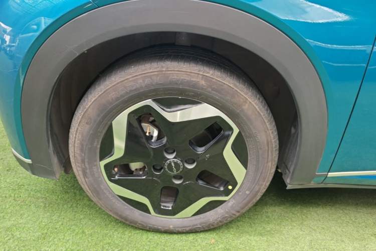 Used BYD Dolphin 2021 405 km Fashion Edition Left Front Wheel Hub