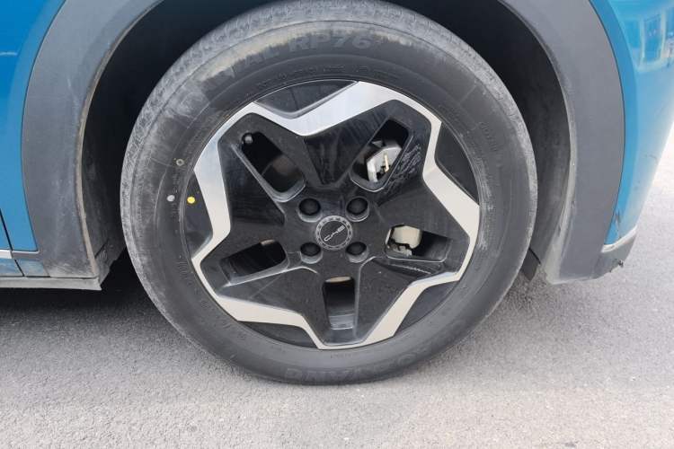 Used BYD Dolphin 2021 405 km Fashion Edition Right Front Wheel Hub