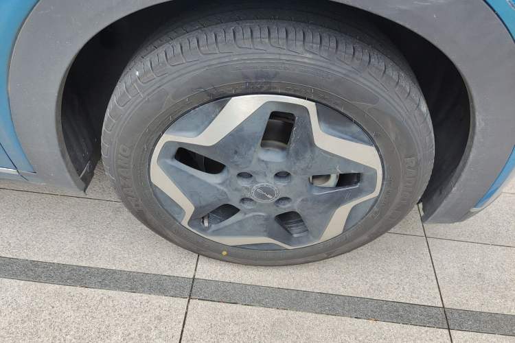 Used BYD Dolphin 2021 405 km Fashion Edition Right Front Wheel Hub