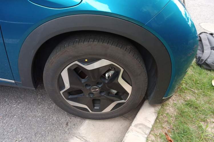 Used BYD Dolphin 2021 405 km Fashion Edition Right Front Wheel Hub