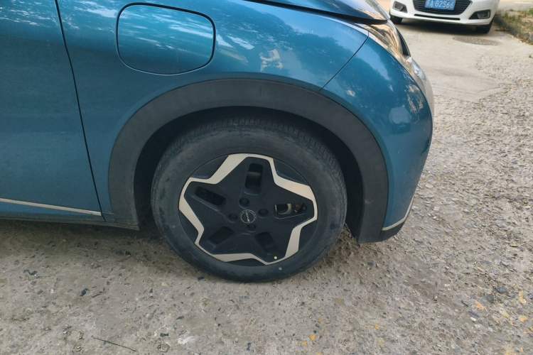 Used BYD Dolphin 2021 405 km Fashion Edition Right Front Wheel Hub