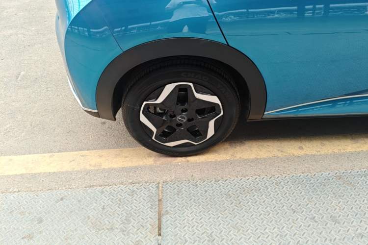 Used BYD Dolphin 2021 405 km Fashion Edition Right Rear Wheel Hub