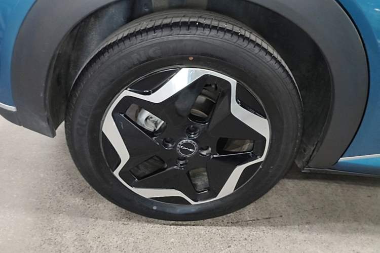 Used BYD Dolphin 2021 405 km Fashion Edition Right Rear Wheel Hub