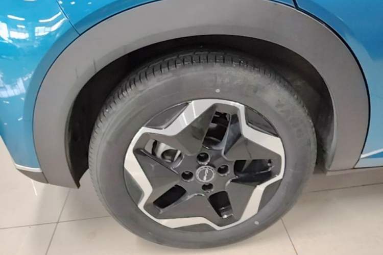 Used BYD Dolphin 2021 405 km Fashion Edition Right Rear Wheel Hub
