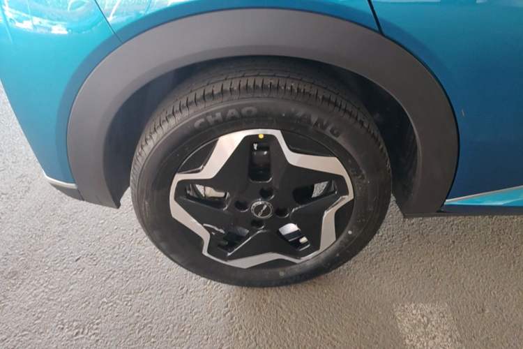 Used BYD Dolphin 2021 405 km Fashion Edition Right Rear Wheel Hub