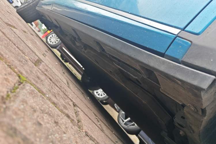 Used BYD Dolphin 2021 405 km Fashion Edition Right Side Sill