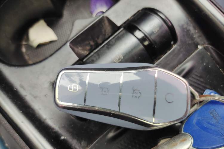 Used BYD Dolphin 2021 405 km Fashion Edition Vehicle Key