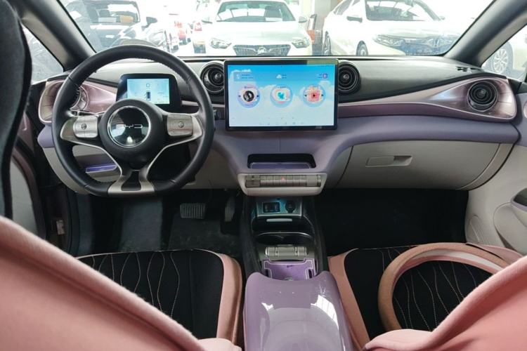 Used BYD Dolphin 2021 405 km Fashion Edition Center Console