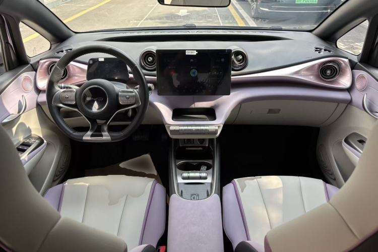 Used BYD Dolphin 2021 405 km Fashion Edition Center Console