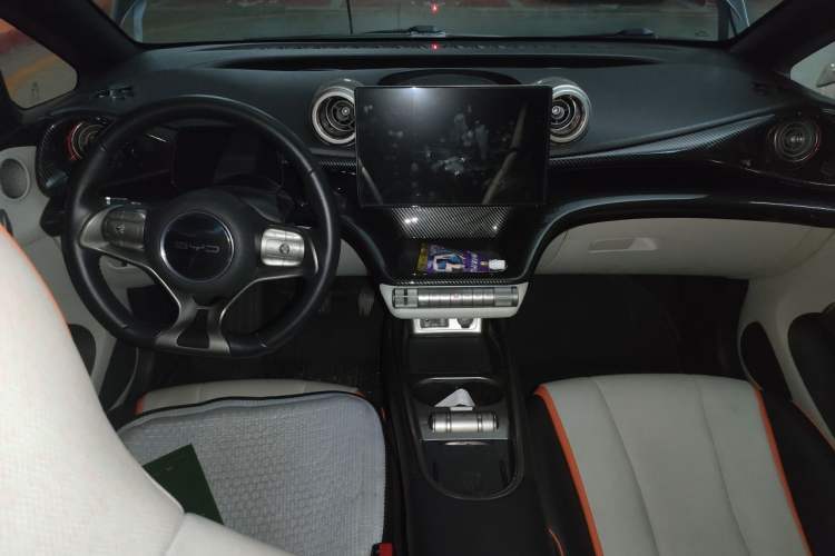 Used BYD Dolphin 2021 405 km Fashion Edition Center Console