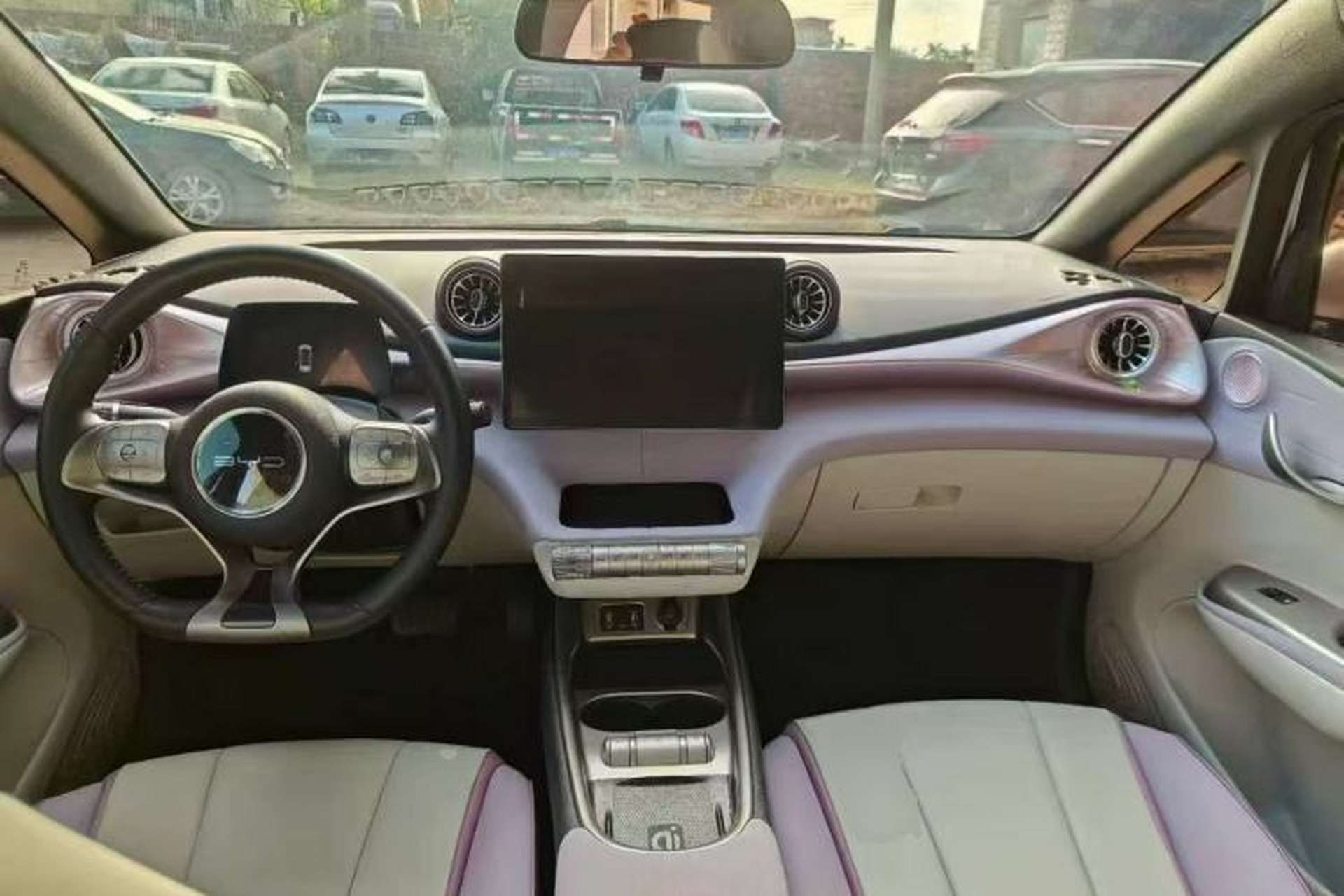 Used BYD Dolphin 2021 405 km Fashion Edition Center Console