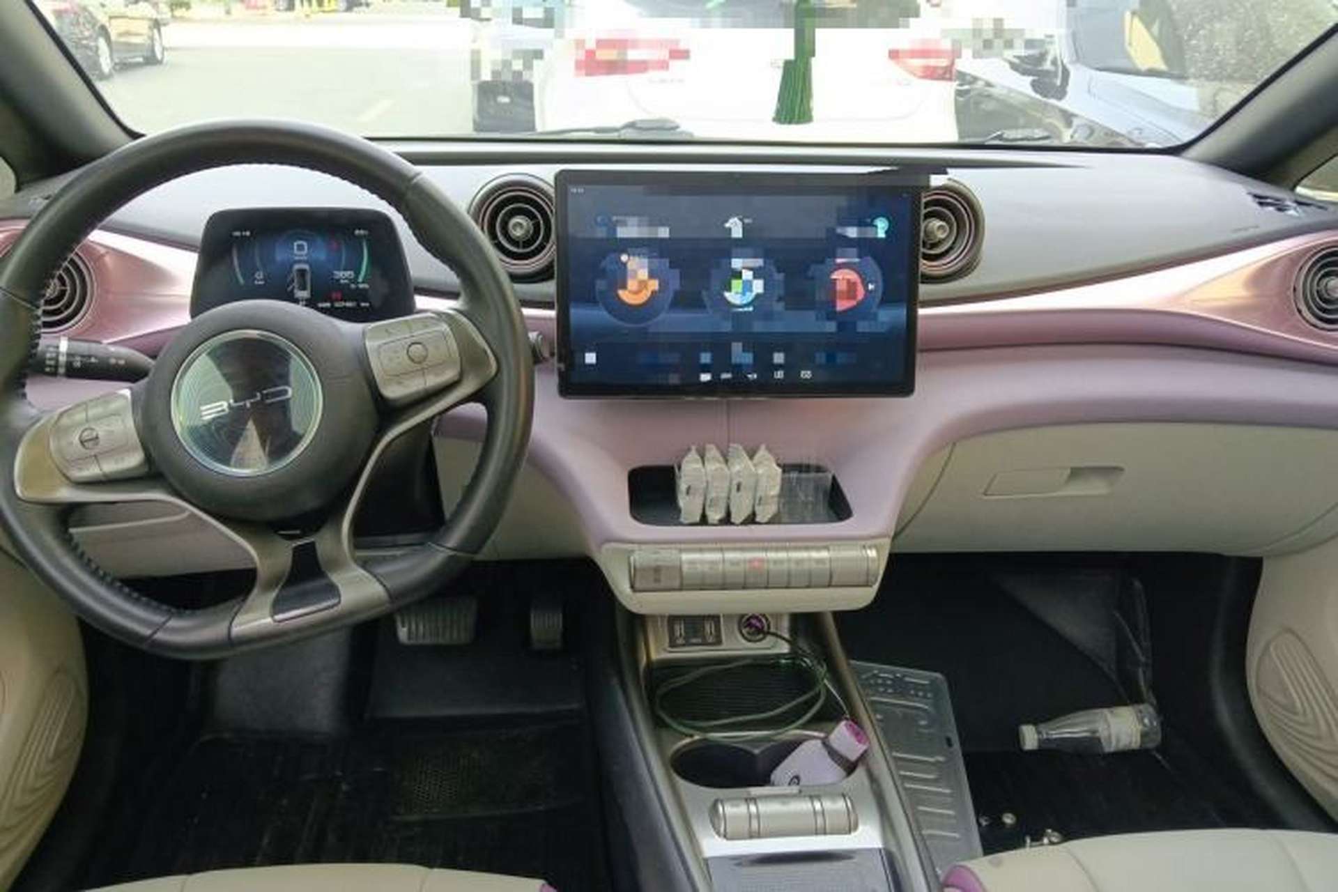 Used BYD Dolphin 2021 405 km Fashion Edition Center Console