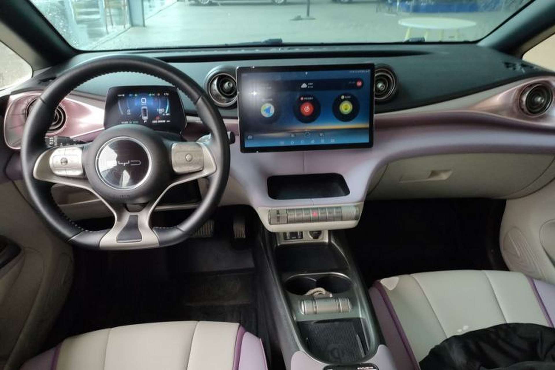 Used BYD Dolphin 2021 405 km Fashion Edition Center Console