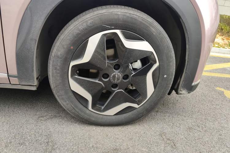 Used BYD Dolphin 2021 405 km Fashion Edition Right Front Wheel Hub