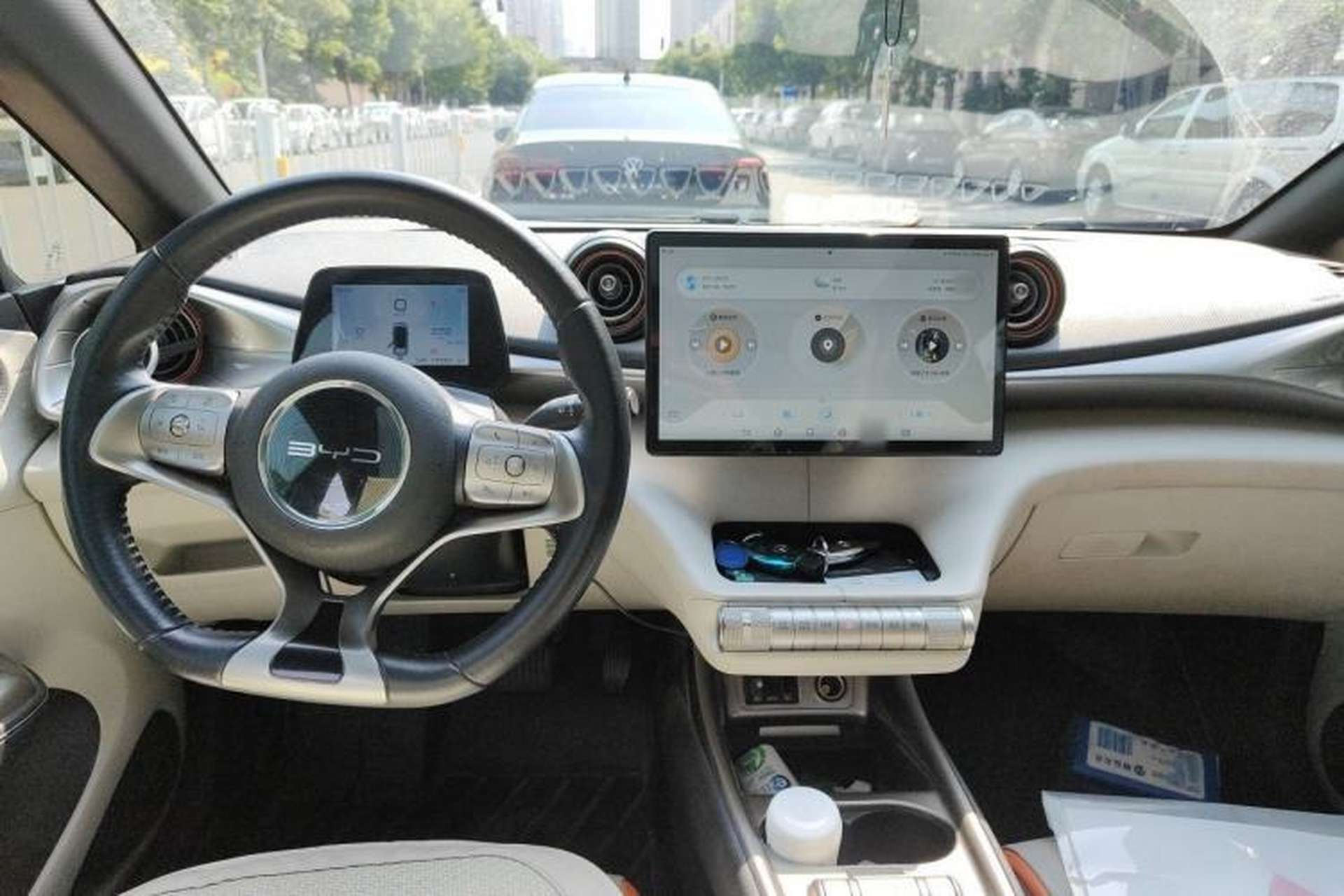 Used BYD Dolphin 2021 405 km Fashion Edition Center Console