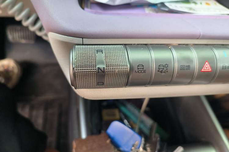 Used BYD Dolphin 2021 405 km Fashion Edition Gear Lever