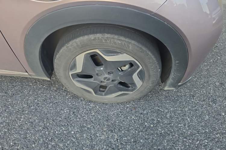 Used BYD Dolphin 2021 405 km Fashion Edition Right Front Wheel Hub