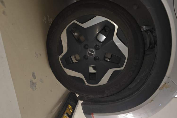 Used BYD Dolphin 2021 405 km Fashion Edition Right Front Wheel Hub