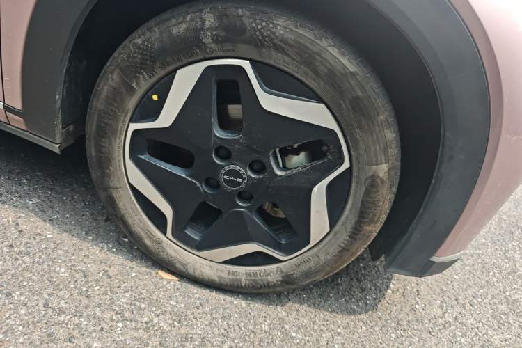 Used BYD Dolphin 2021 405 km Fashion Edition Right Front Wheel Hub