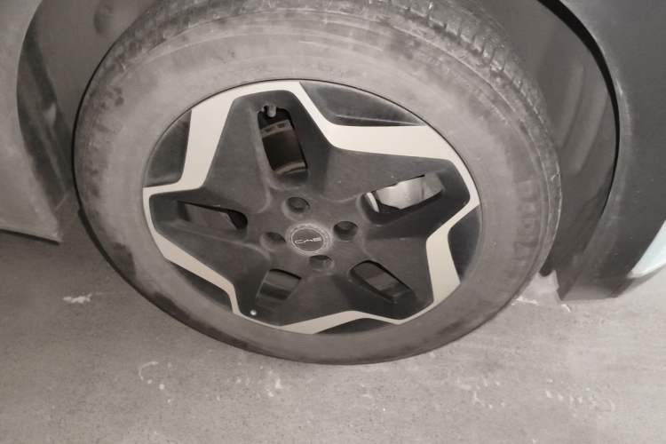Used BYD Dolphin 2021 405 km Fashion Edition Right Front Wheel Hub