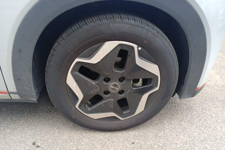 Used BYD Dolphin 2021 405 km Free Version Right Front Wheel Hub