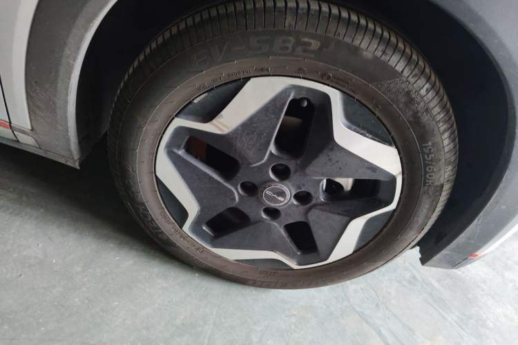 Used BYD Dolphin 2021 405 km Free Version Right Front Wheel Hub