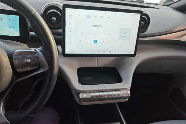Used BYD Dolphin 2021 405 km Fashion Edition Audio And AC Panel