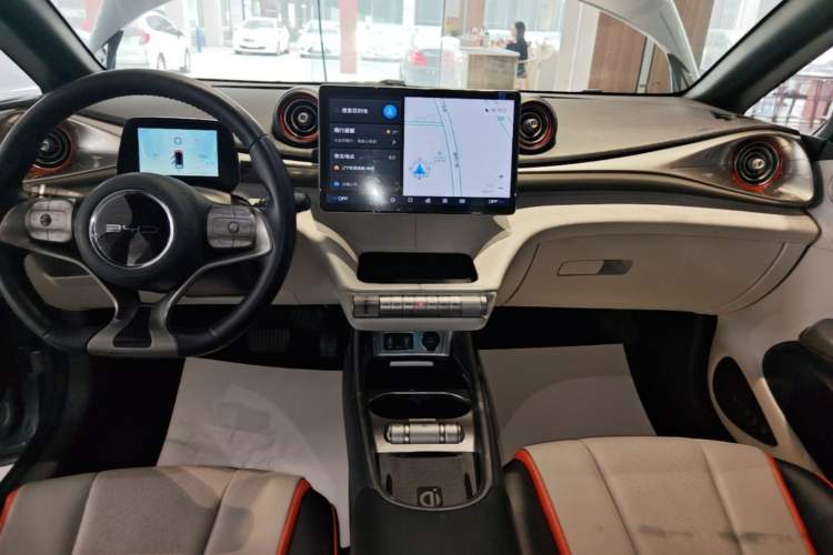 Used BYD Dolphin 2021 405 km Fashion Edition Audio And AC Panel