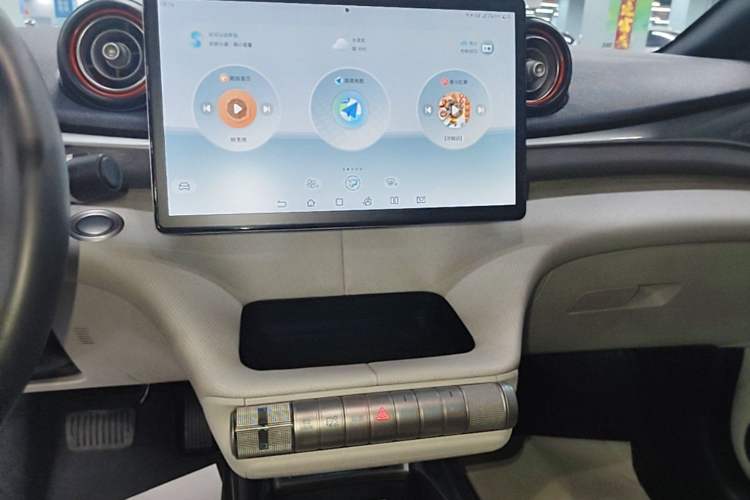 Used BYD Dolphin 2021 405 km Free Version Audio And AC Panel