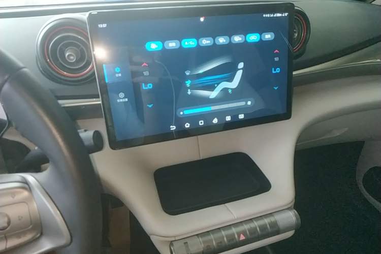 Used BYD Dolphin 2021 405 km Fashion Edition Audio And AC Panel