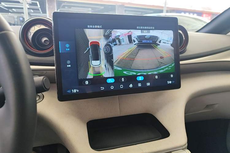 Used BYD Dolphin 2021 405 km Fashion Edition Audio And AC Panel