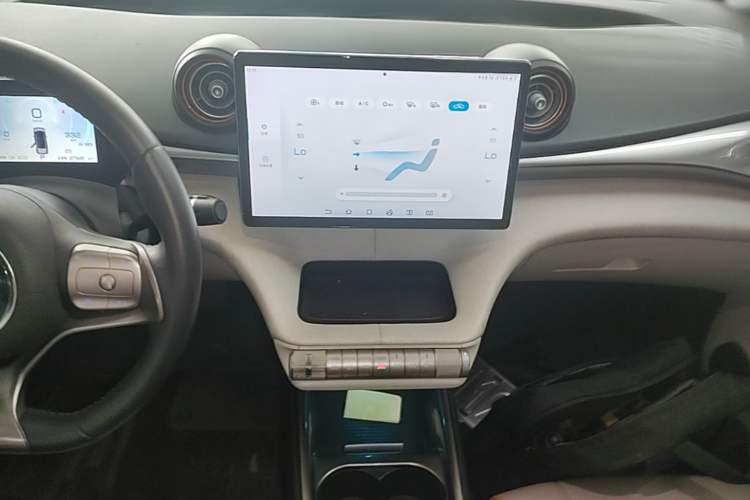 Used BYD Dolphin 2021 405 km Fashion Edition Audio And AC Panel
