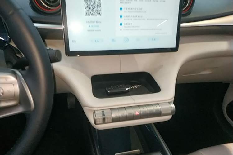 Used BYD Dolphin 2021 405 km Fashion Edition Audio And AC Panel