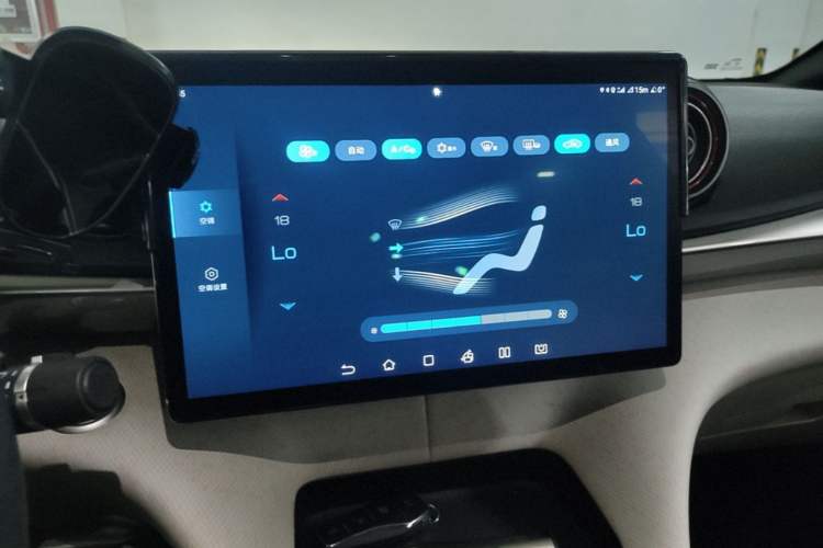 Used BYD Dolphin 2021 405 km Fashion Edition Audio And AC Panel