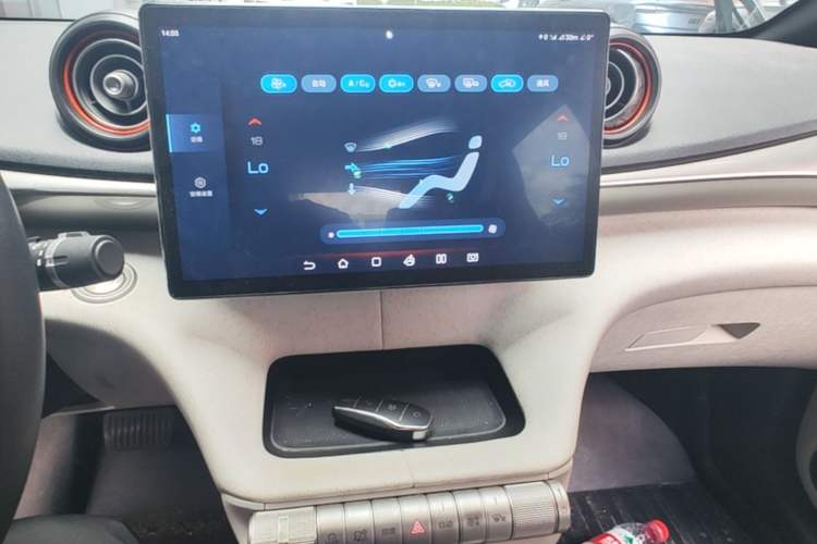 Used BYD Dolphin 2021 405 km Fashion Edition Audio And AC Panel