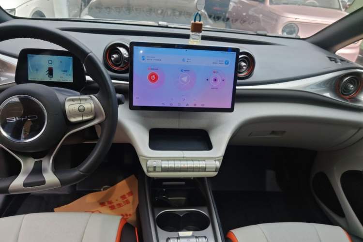 Used BYD Dolphin 2021 405 km Fashion Edition Audio And AC Panel