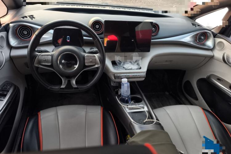 Used BYD Dolphin 2021 405 km Fashion Edition Center Console