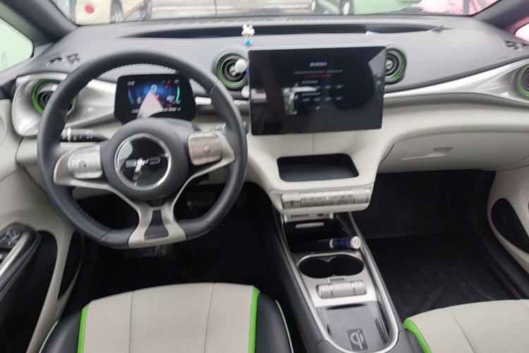 Used BYD Dolphin 2021 405 km Fashion Edition Center Console