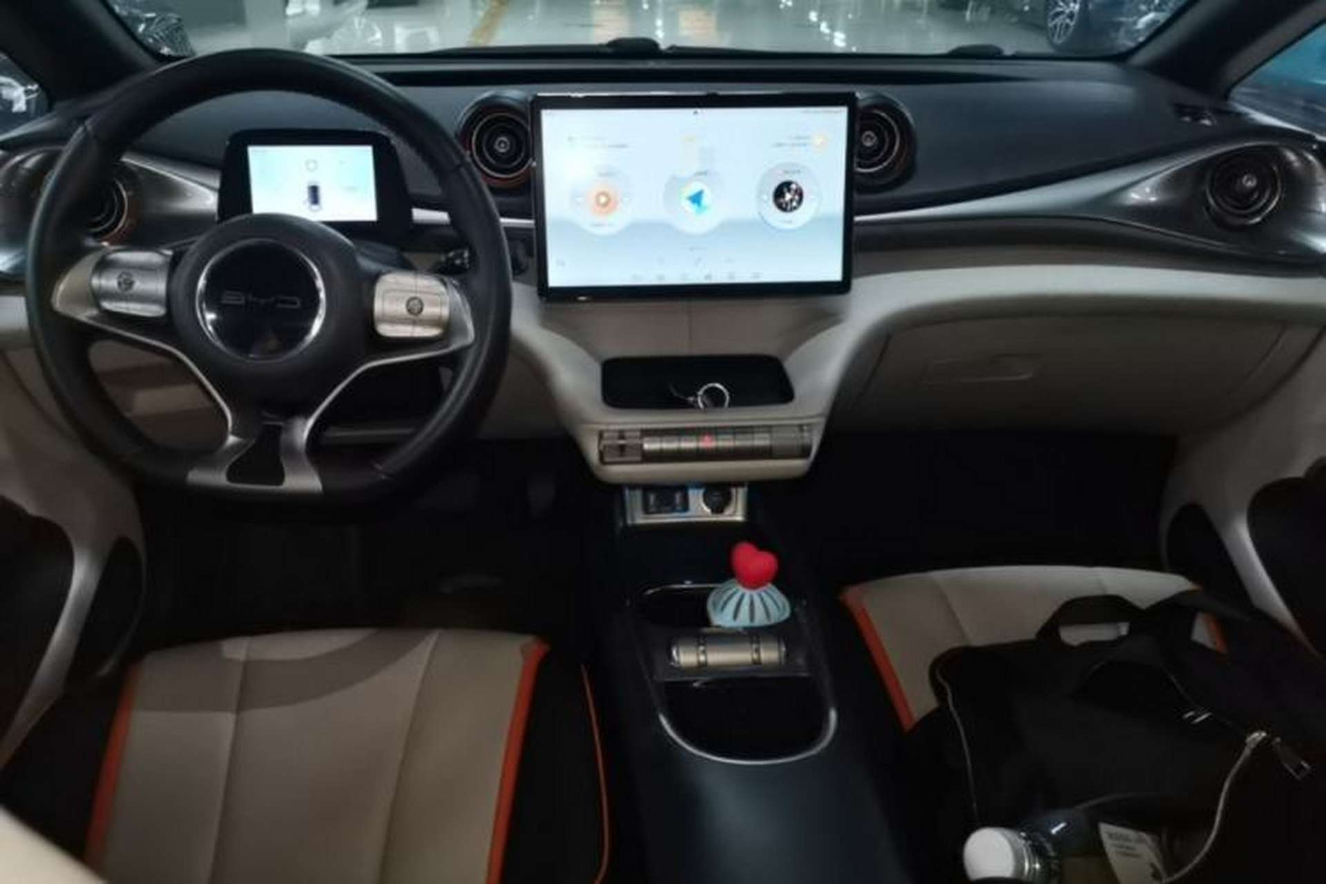 Used BYD Dolphin 2021 405 km Fashion Edition Center Console