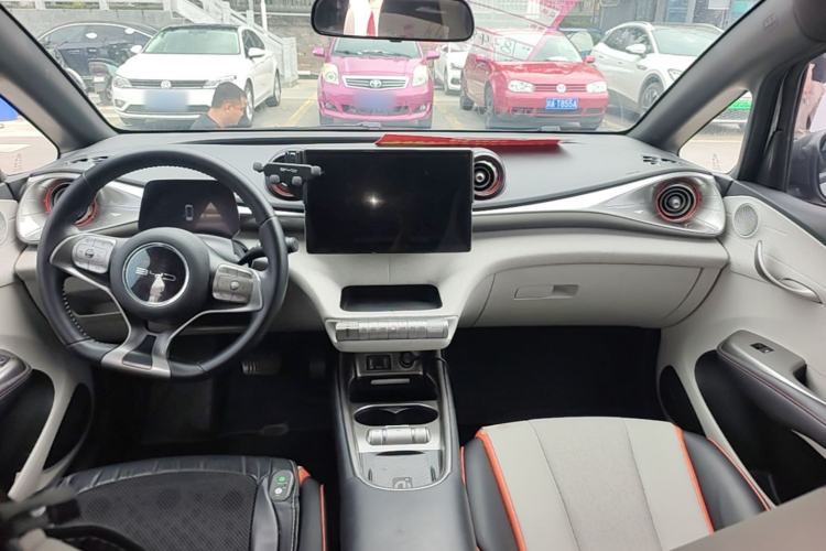 Used BYD Dolphin 2021 405 km Fashion Edition Center Console