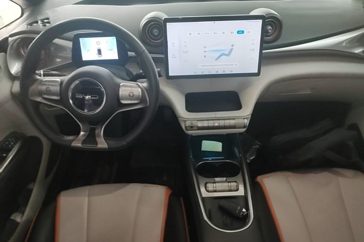 Used BYD Dolphin 2021 405 km Fashion Edition Center Console