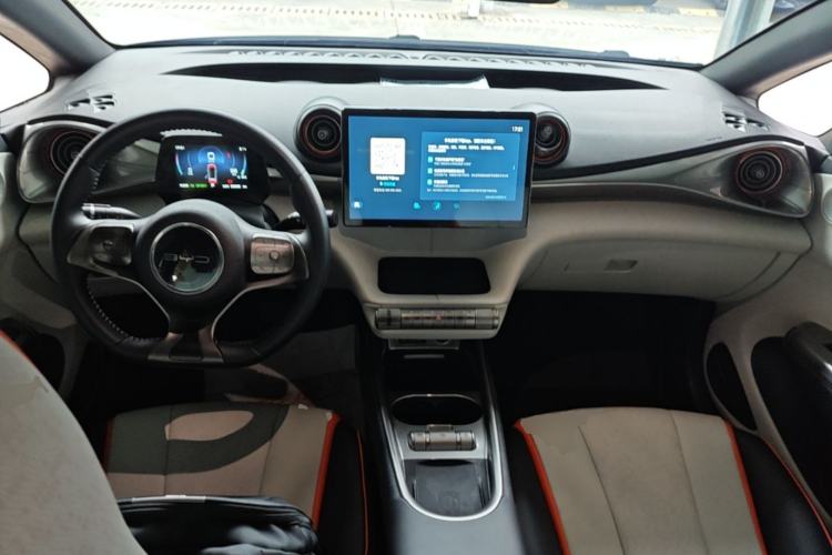 Used BYD Dolphin 2021 405 km Fashion Edition Center Console