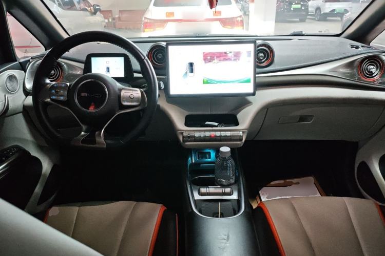Used BYD Dolphin 2021 405 km Fashion Edition Center Console