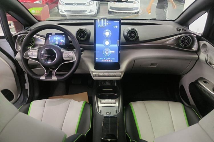 Used BYD Dolphin 2021 405 km Fashion Edition Center Console