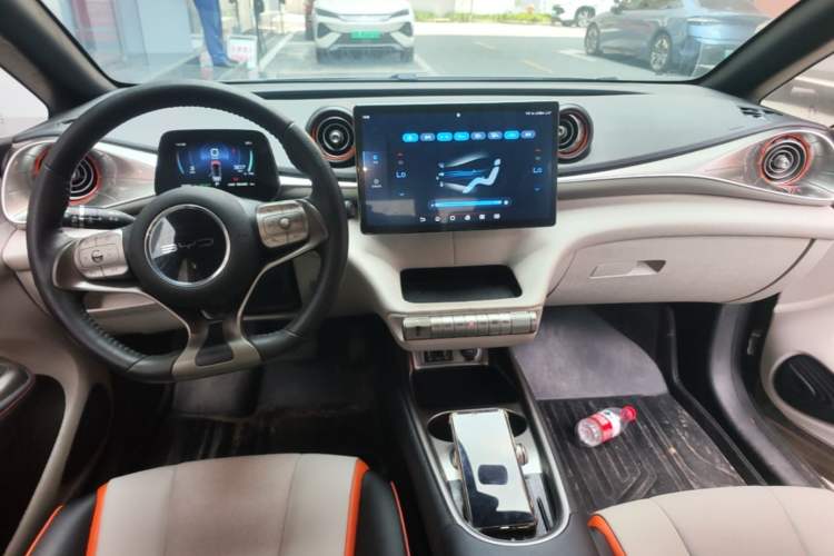 Used BYD Dolphin 2021 405 km Fashion Edition Center Console