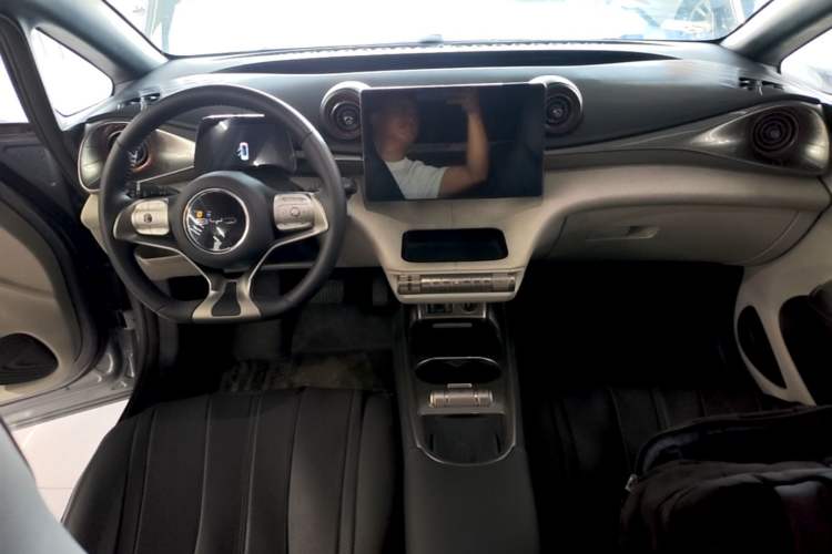 Used BYD Dolphin 2021 405 km Fashion Edition Center Console