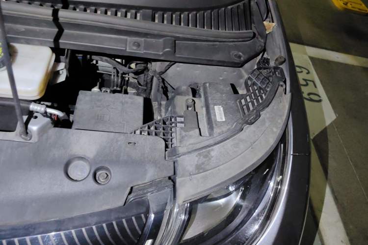 Used BYD Dolphin 2021 405 km Fashion Edition Engine Bay Left