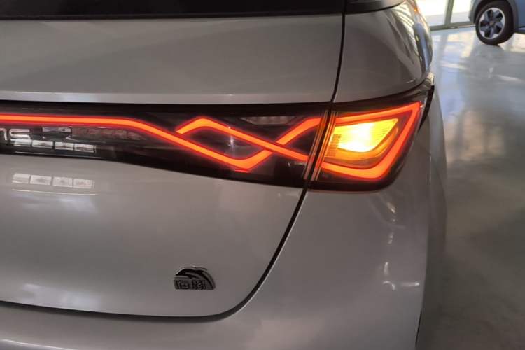 Used BYD Dolphin 2021 405 km Fashion Edition Exterior 3