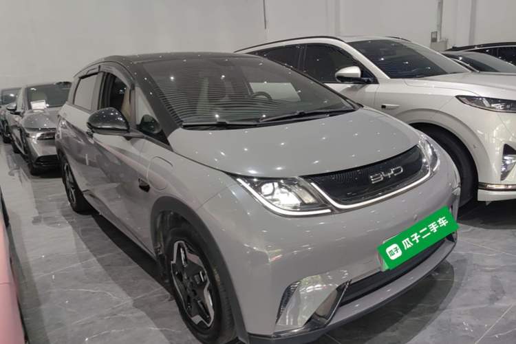 Used BYD Dolphin 2021 405 km Fashion Edition Front Right 45 Deg